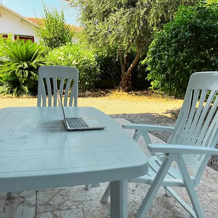 شقة Tranquil Seaside Retreat *